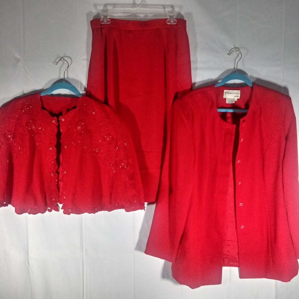 2 PIECE SUIT WITH CAPE JACKET